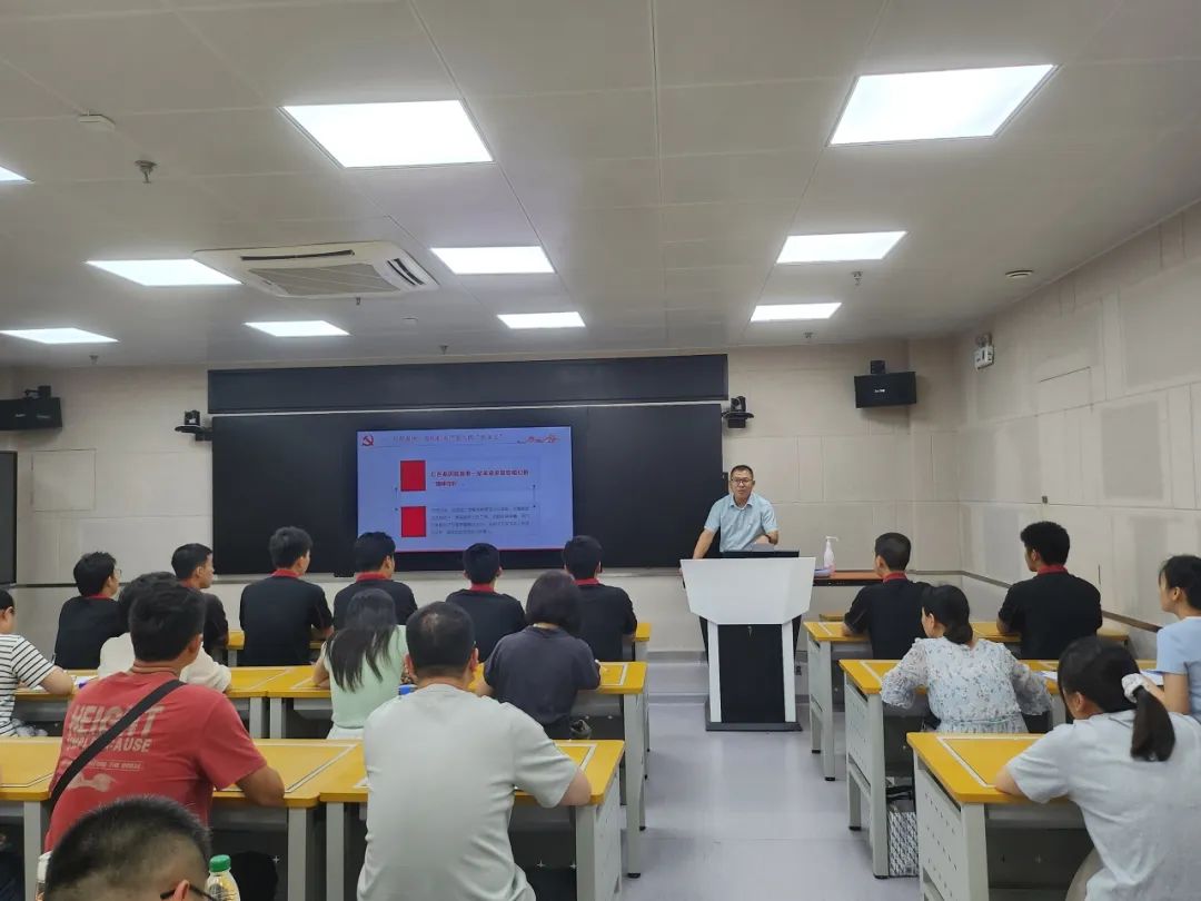 传承红色基因，践行八项规定，共筑成长引航灯塔
